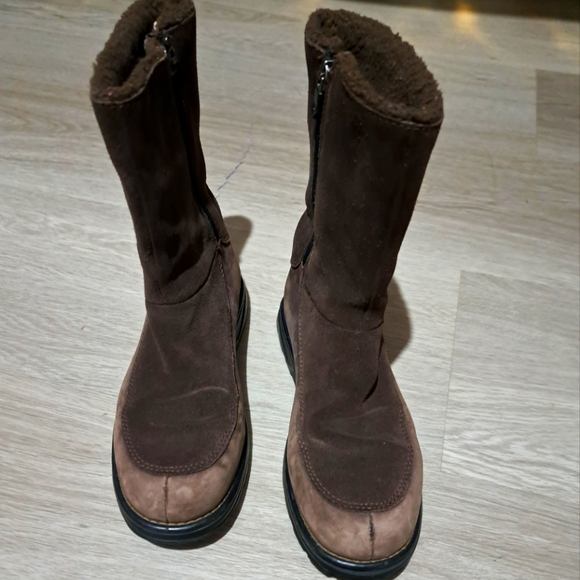 Boots - Columbia - Picture 1 of 3